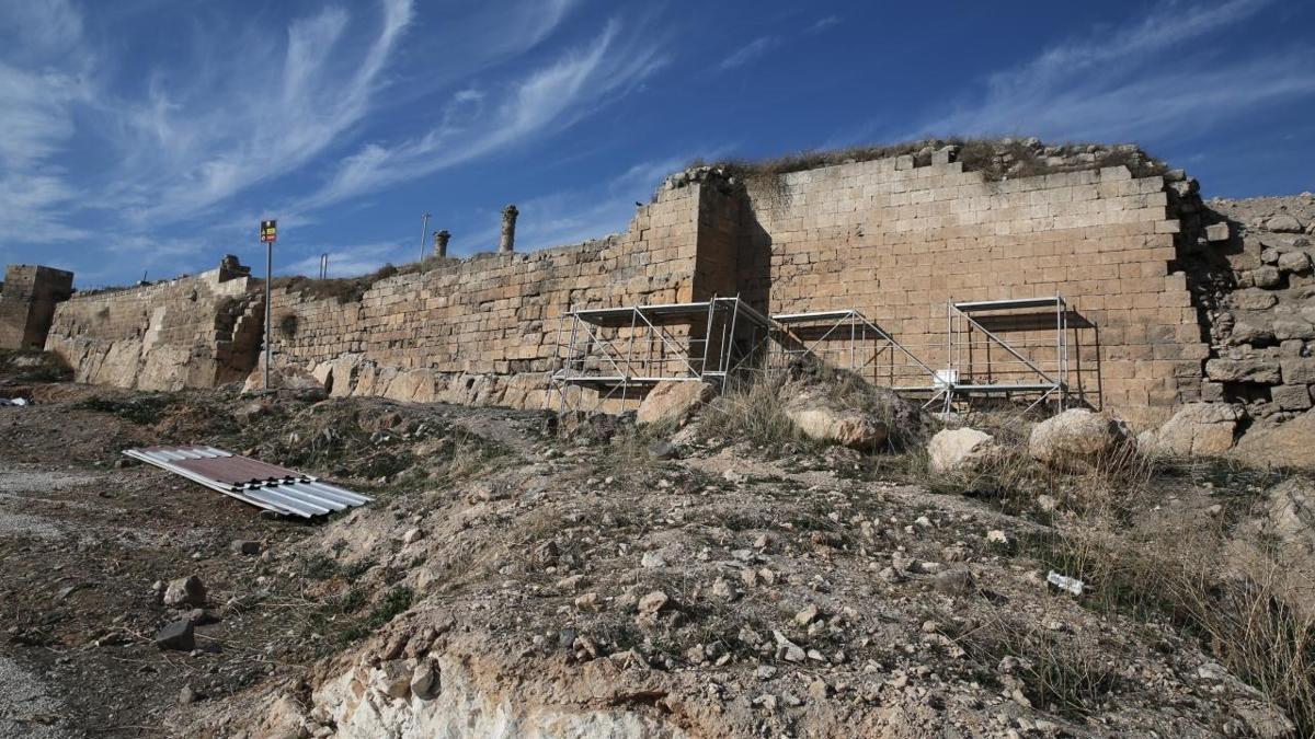 Depremde hasar gren Urfa Kalesi'nde restorasyona baland