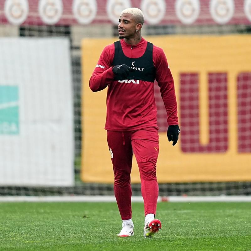 Galatasaray, Adana Demirspor mesaisi ba�lad�