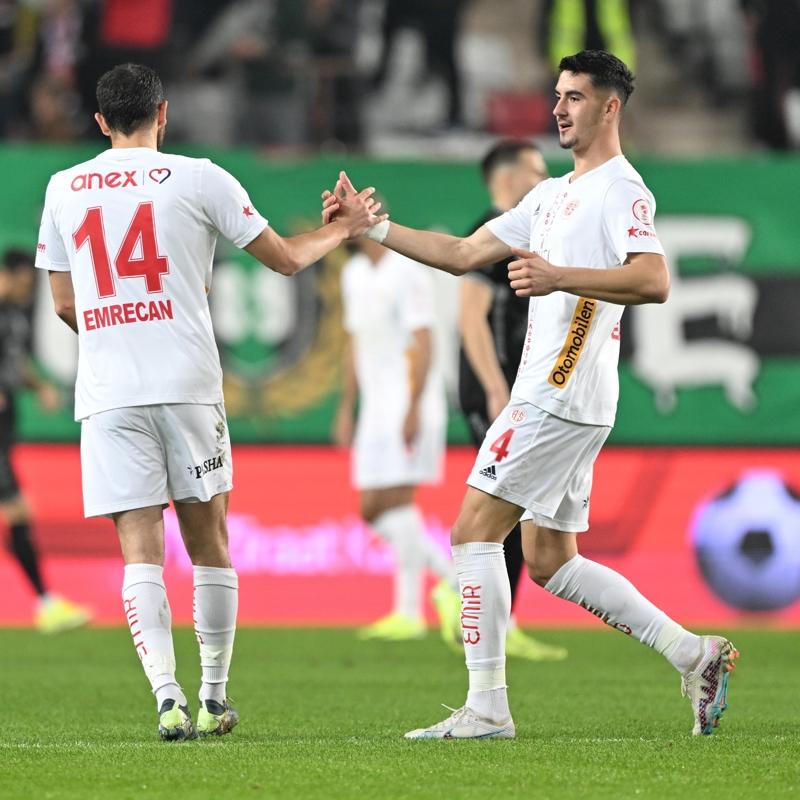 Antalyaspor evinde Baakehir ile kozlarn paylaacak