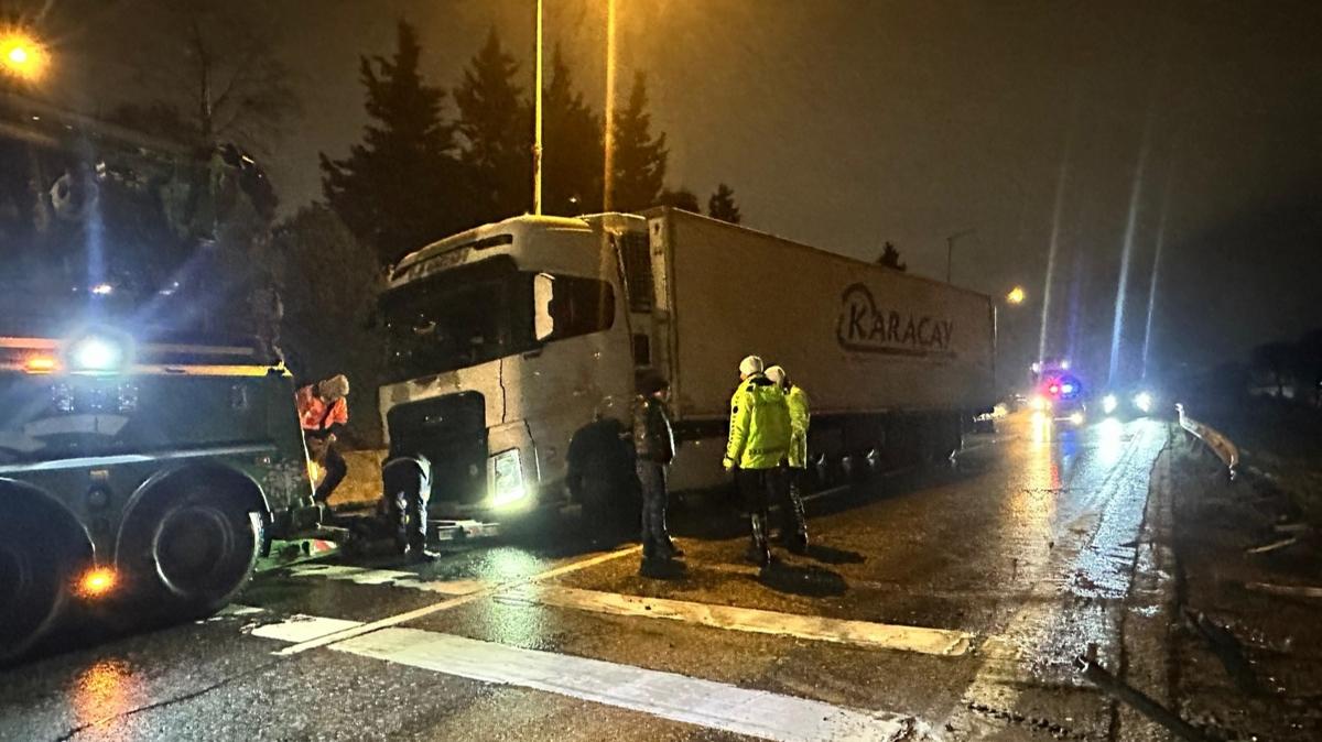 stanbul'da kontrolden kan tr nedeniyle D-100 karayolu Edirne yn trafie kapatld