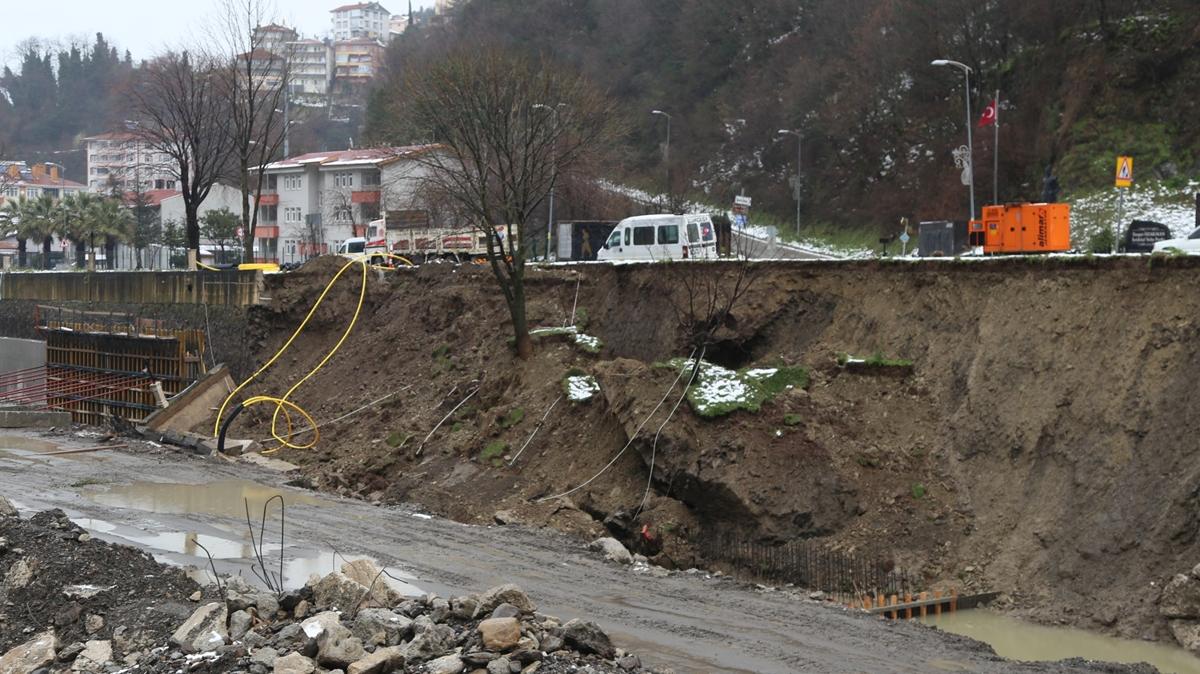 Kastamonu'da olumsuz hava nedeniyle istinat duvarlar kt