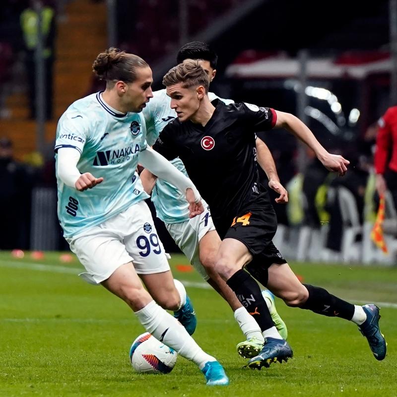 Galatasaray - Adana Demirspor ma�� yar�da kald�!