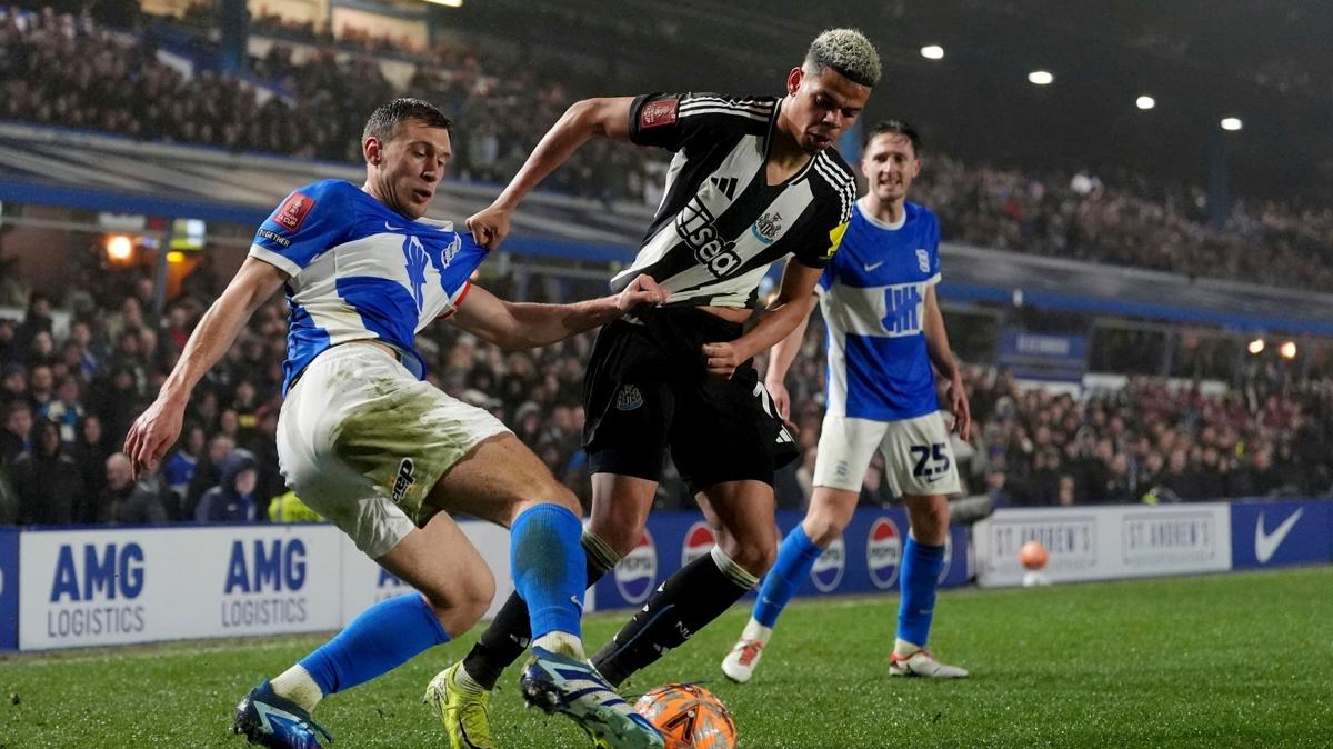 FA Cup'ta gol dellosunda ayakta kalan Newcastle United oldu