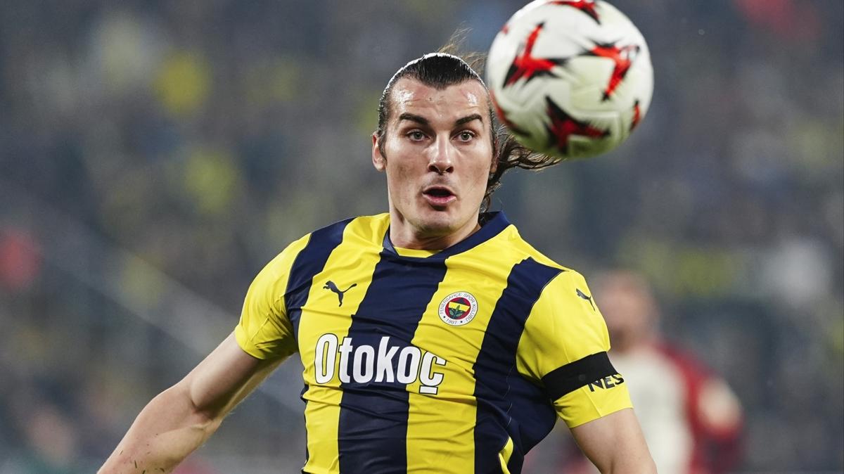 Fenerbahe'de stoperler bir bir sakatlanyor! alar Sync maa devam edemedi