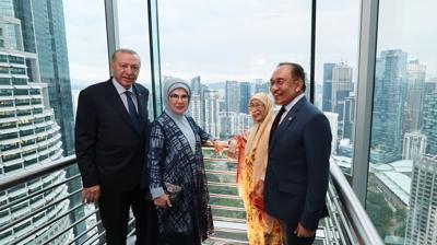 Bakan Erdoan, Petronas kiz Kuleleri'ni ziyaret etti