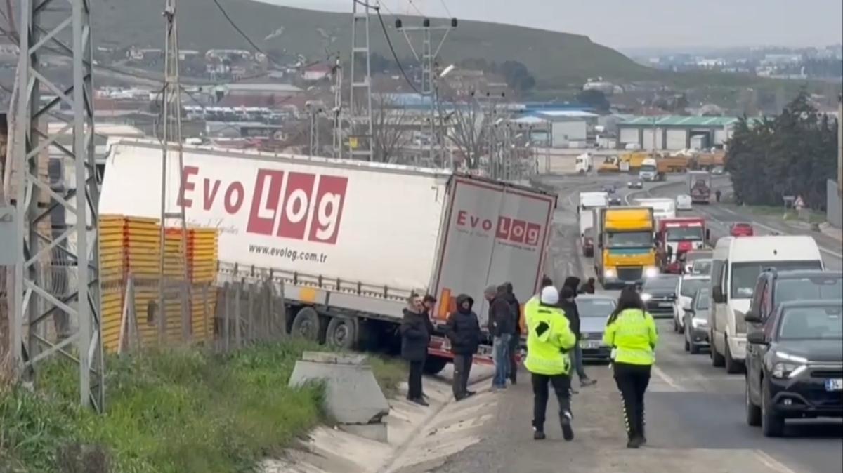 Bykekmece'de feci kaza... Tamir etmek istedii trn altnda kald