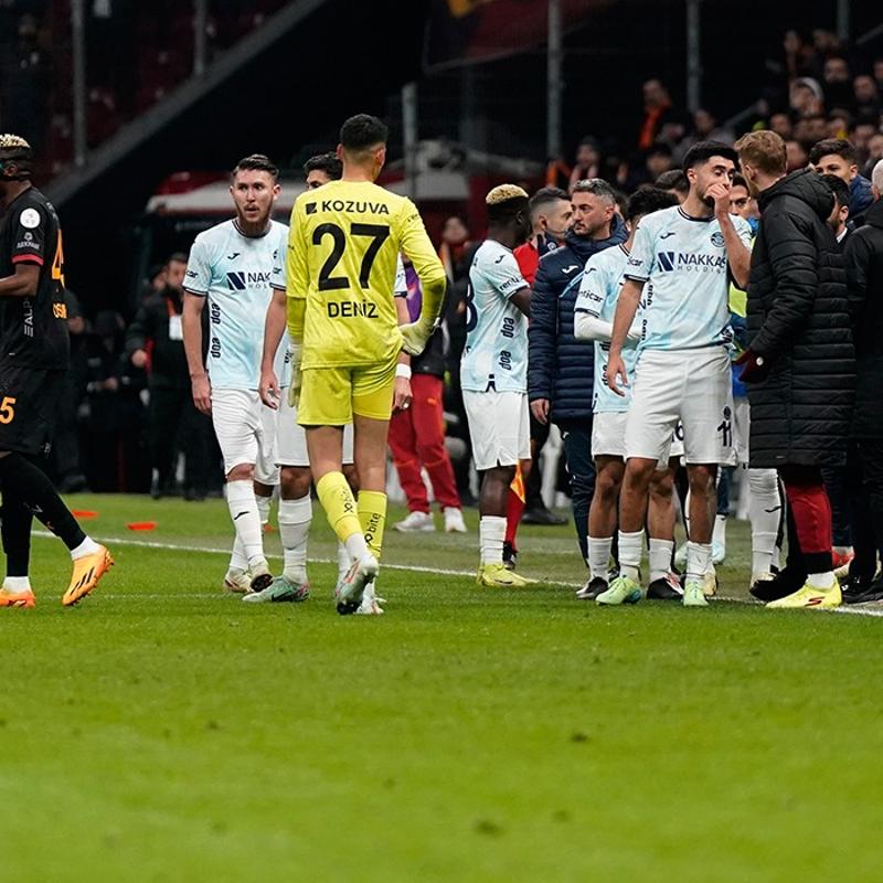 Adana Demirspor'un cezas� belli oldu! Galatasaray ma��nda sahadan �ekilmi�ti