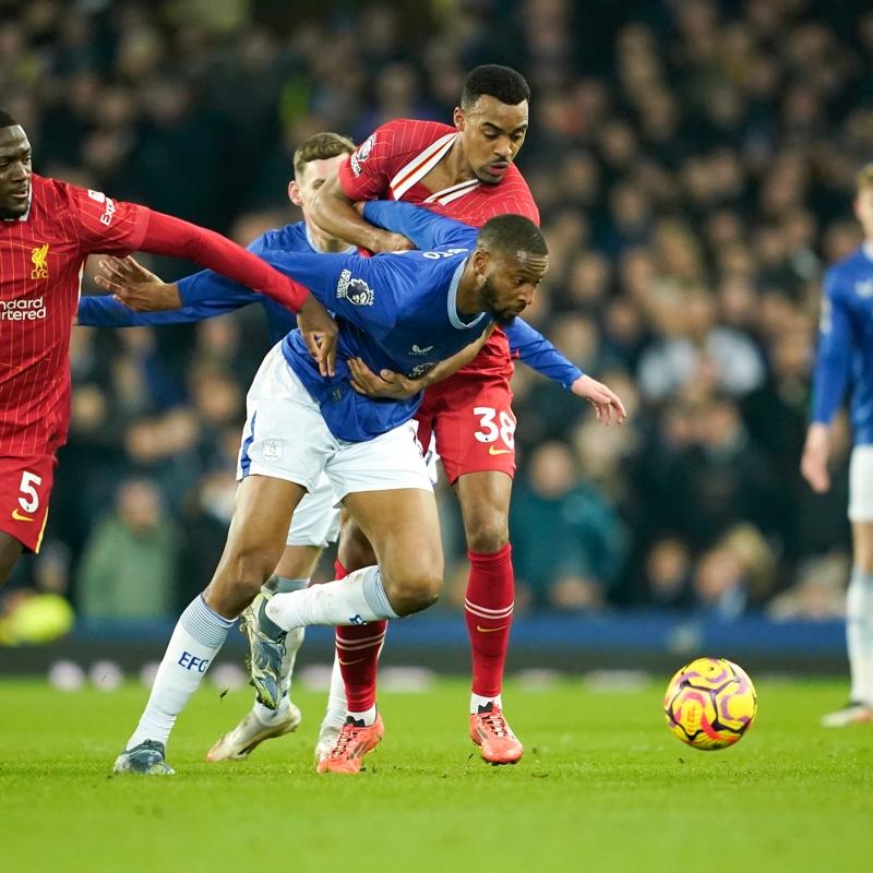 Derbide Everton, Liverpool'a izin vermedi