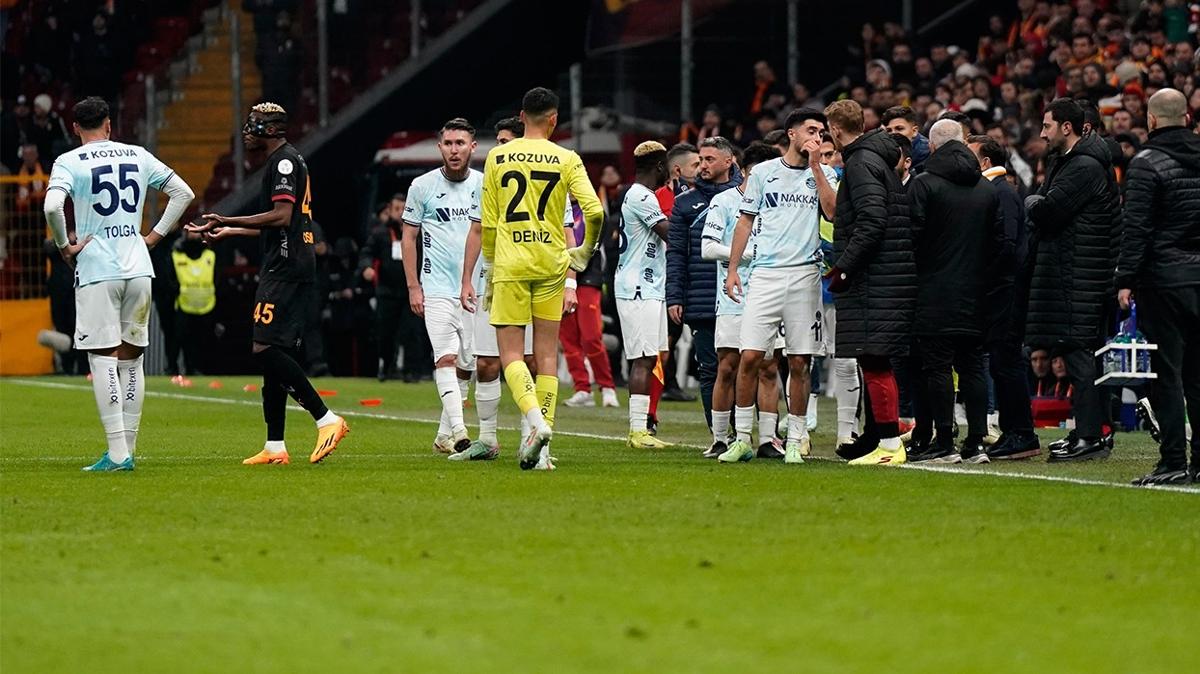 Adana Demirspor'un cezas belli oldu! Galatasaray manda sahadan ekilmiti