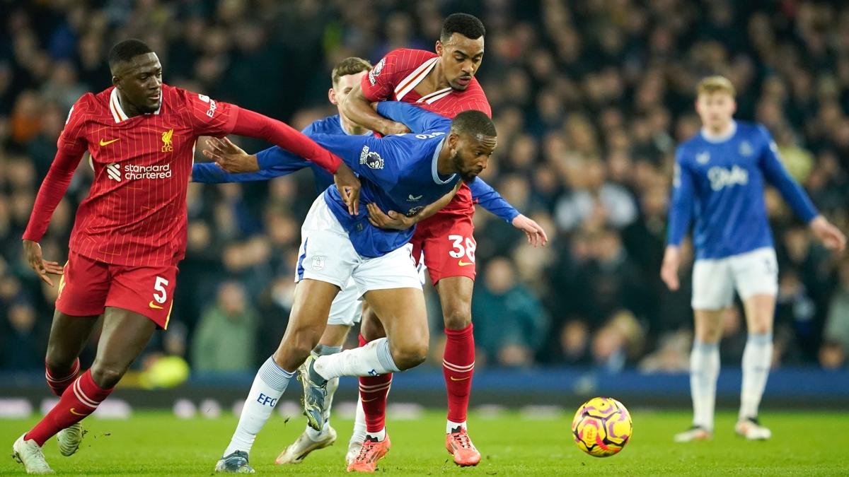 Derbide Everton, Liverpool'a izin vermedi