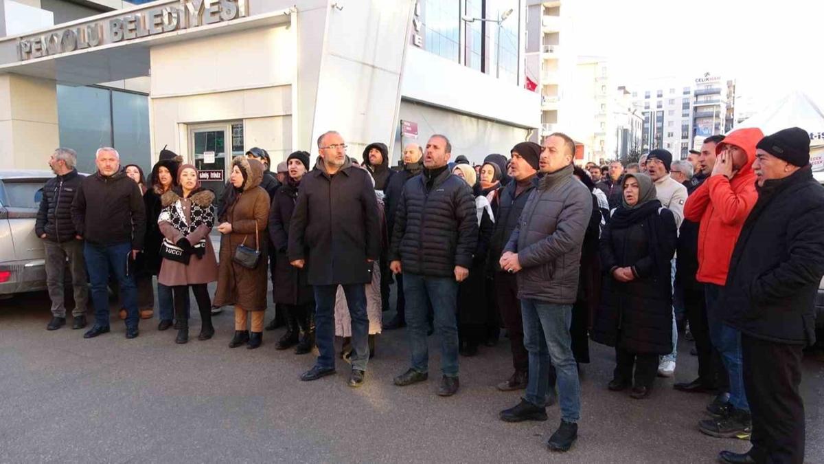 -10 derecede 290 gnlk hak aray... DEM'li belediyeler SMS'le iten atmt