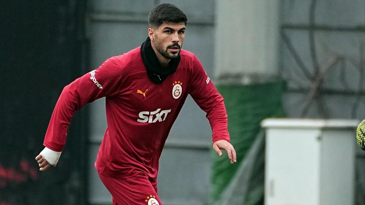 Galatasaray'da Eren Elmal ilk antrenmanna kt