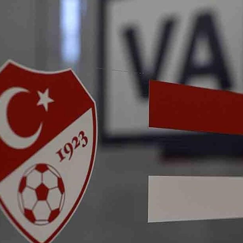 Fenerbahe - Kasmpaa mann VAR'na Polonyal hakem