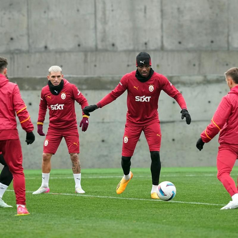Galatasaray, Kemerburgaz'da ilk antrenmann gerekletirdi