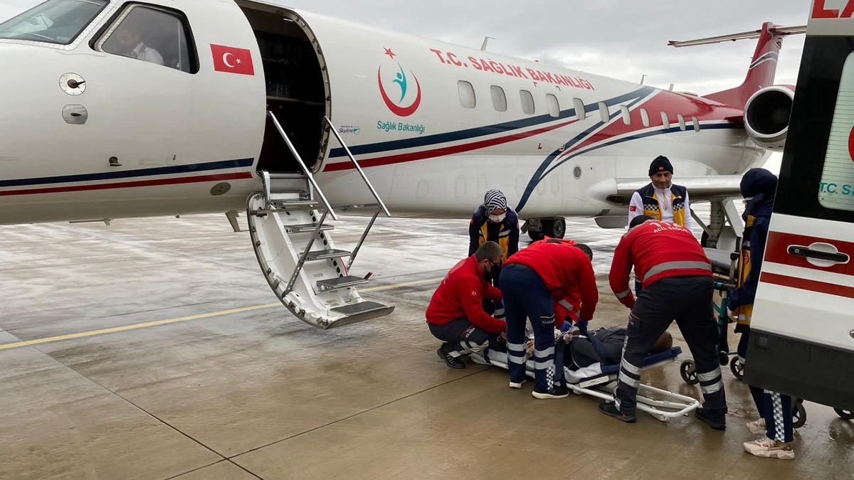Bitlis'teki kazada ar yaralanan gen ambulans uakla Ankara'ya sevk edildi