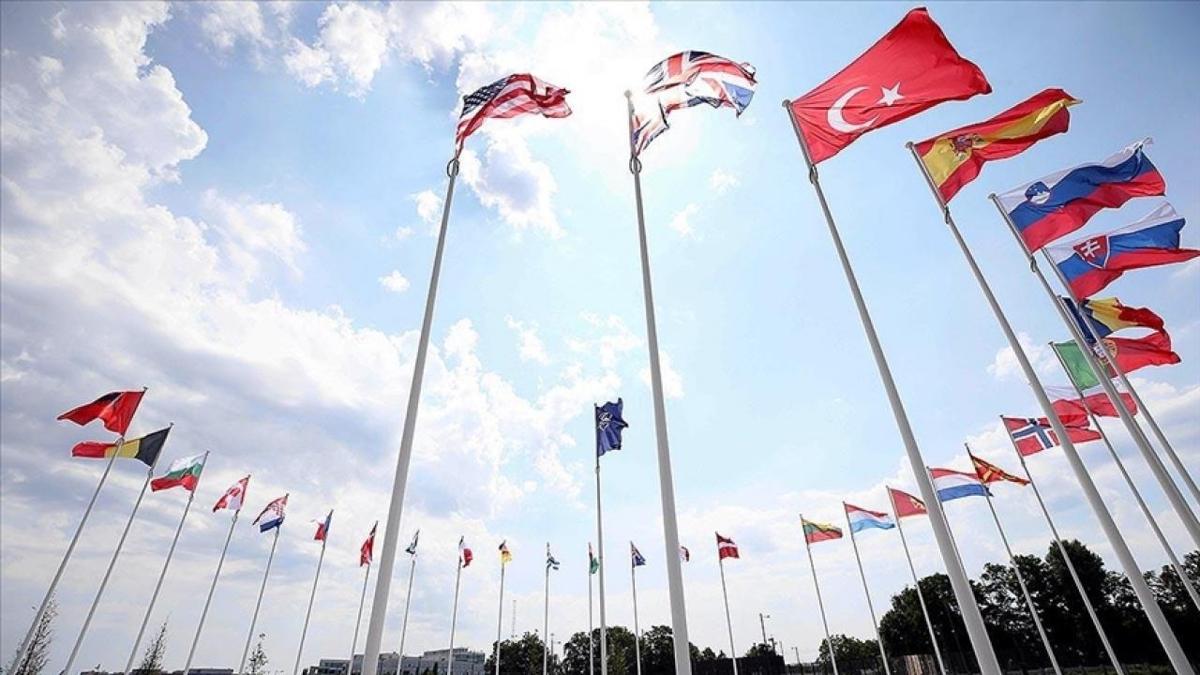 NATO Mttefik Kara Komutanlnn sorumluluuna yeni grevler