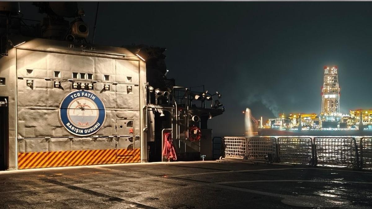 TCG Fatih, Abdlhamit Han, Kanuni ve Yavuz sondaj gemilerine koruma grevi icra etti