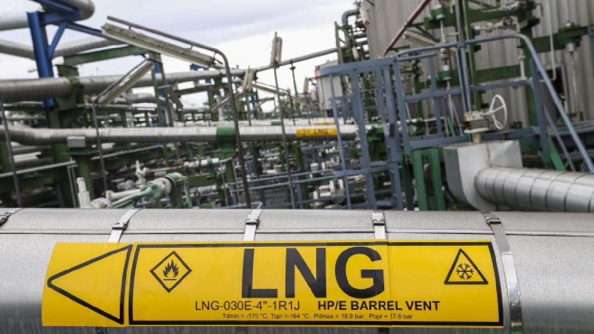 Avrupa'nn LNG ithalat 135 milyar metrekpe geriledi