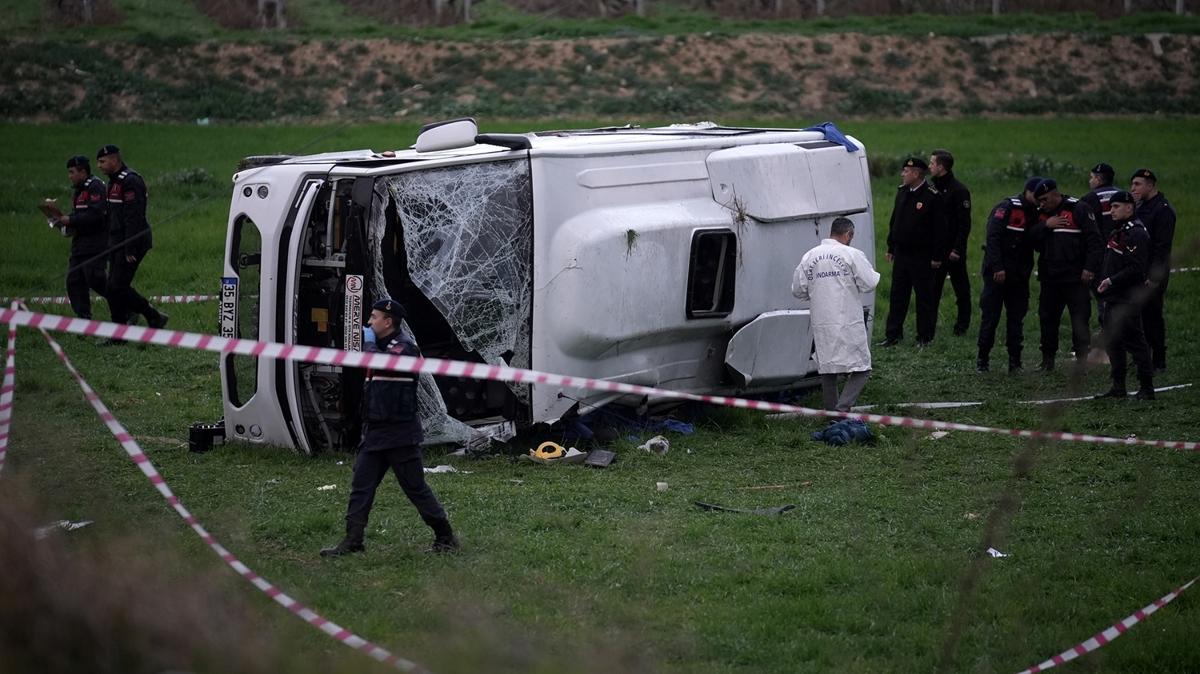 Denizli'de renci servisi tarlaya devrildi! l ve yarallar var