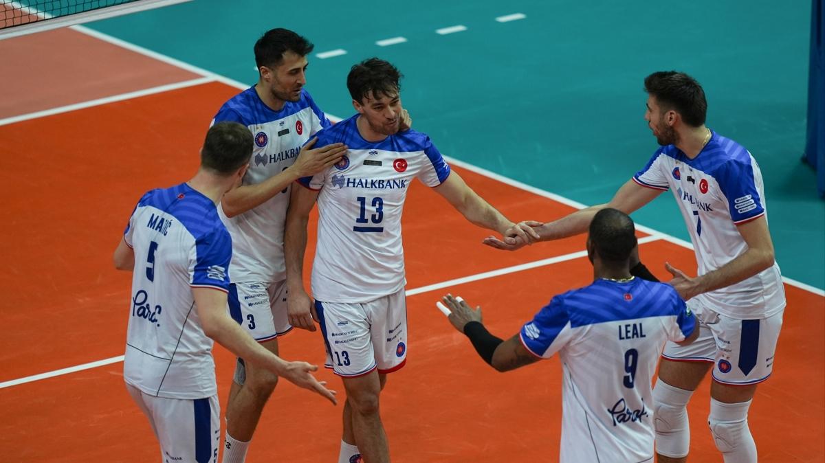 Halkbank, AXA Sigorta Kupa Voley'de yar finale ykseldi