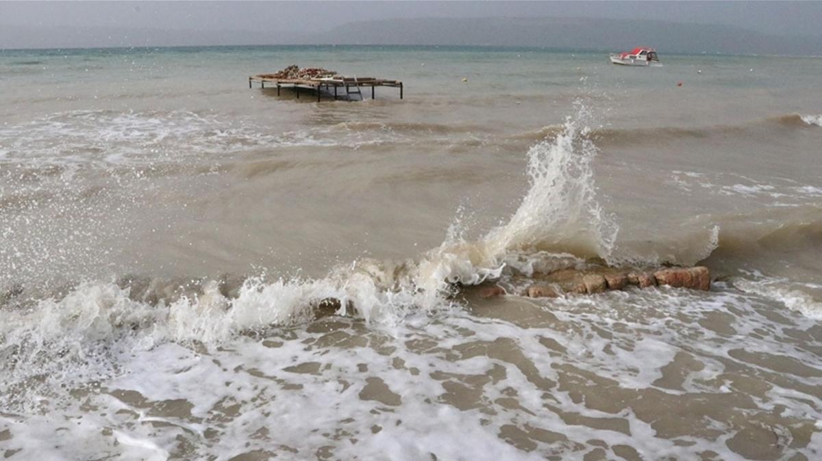 Olumsuz hava koullar nedeniyle feribot seferleri iptal oldu