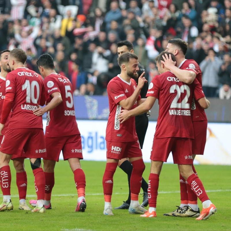 Antalyaspor evinde Kasmpaa ile karlaacak