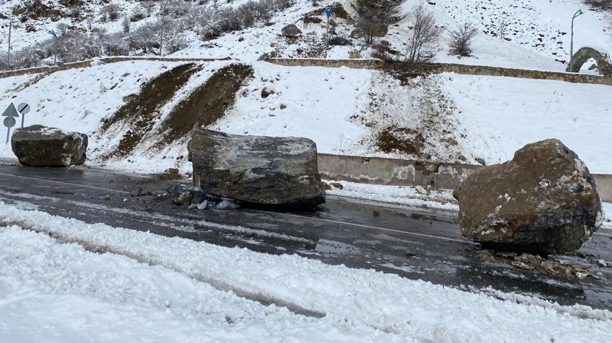 Kara yolunda byk tehlike atlatld! Dev kaya paralar dt