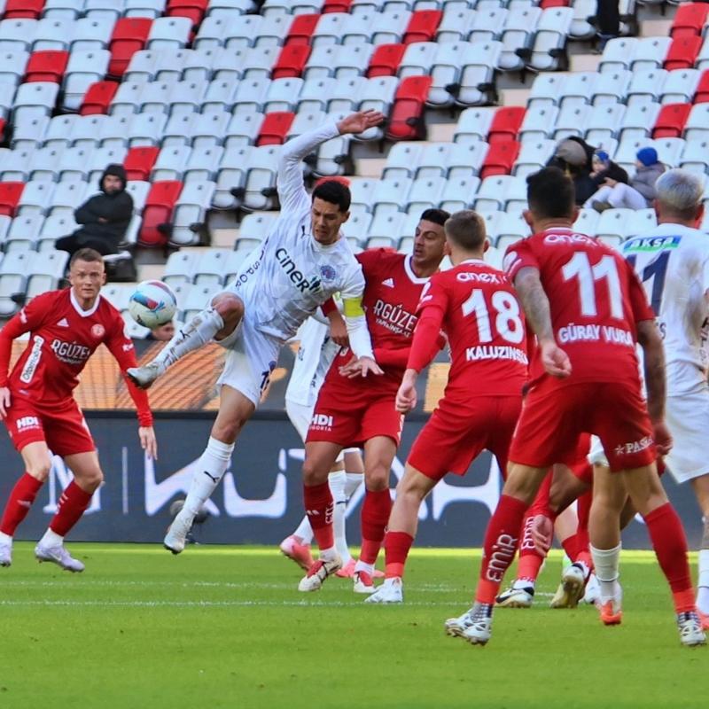 Antalyaspor, evinde Kasmpaa'y devirdi