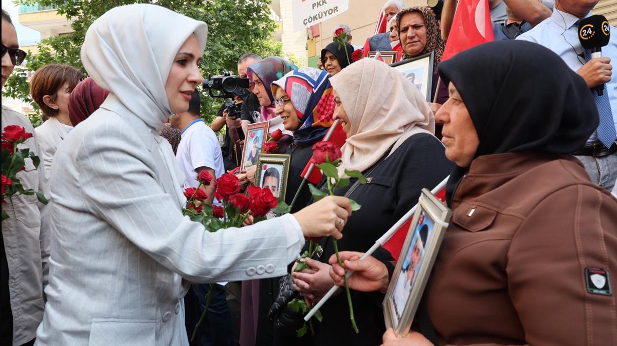 Bakan Gkta'tan, Diyarbakr anneleri paylam: Analarn gzyalar btn hesaplar bozacak gtedir