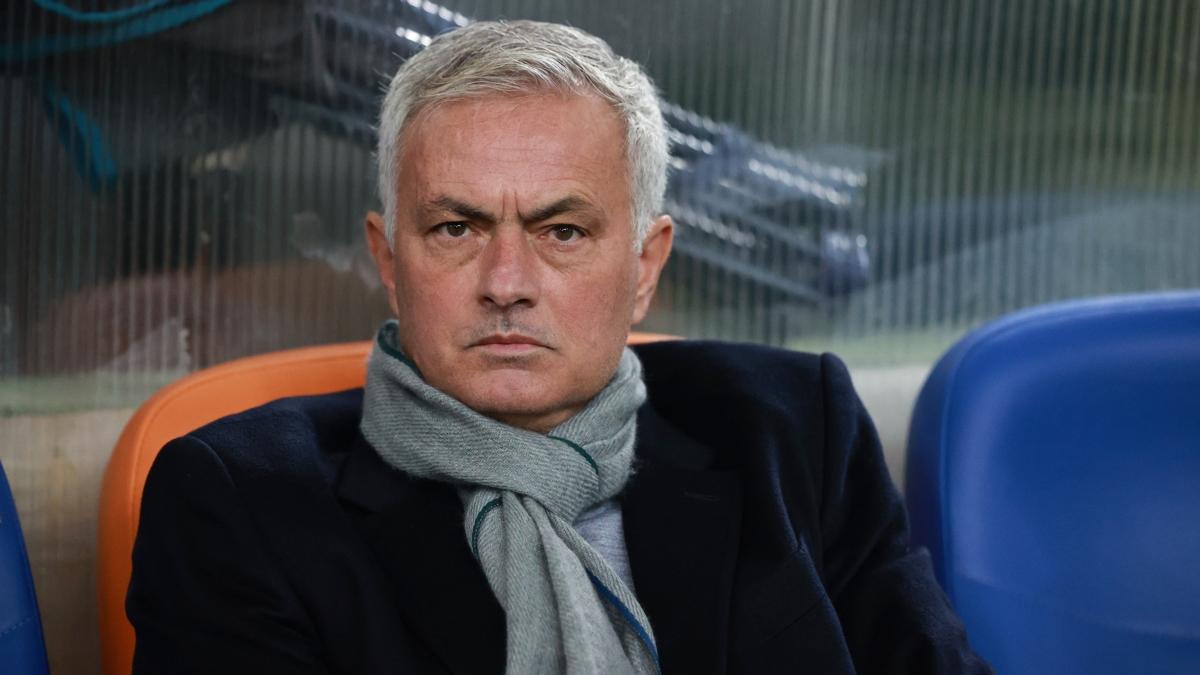 Jose Mourinho derbide bir ilkin peinde