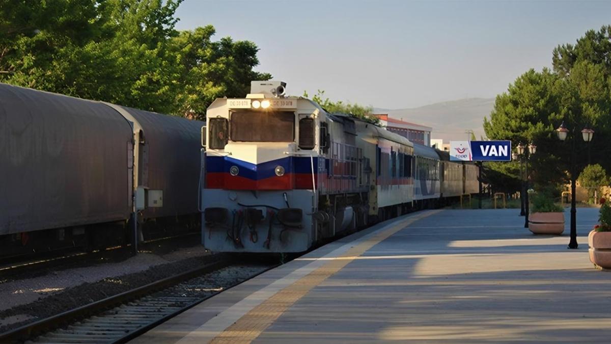 Tahran-Van tren biletleri sata kyor