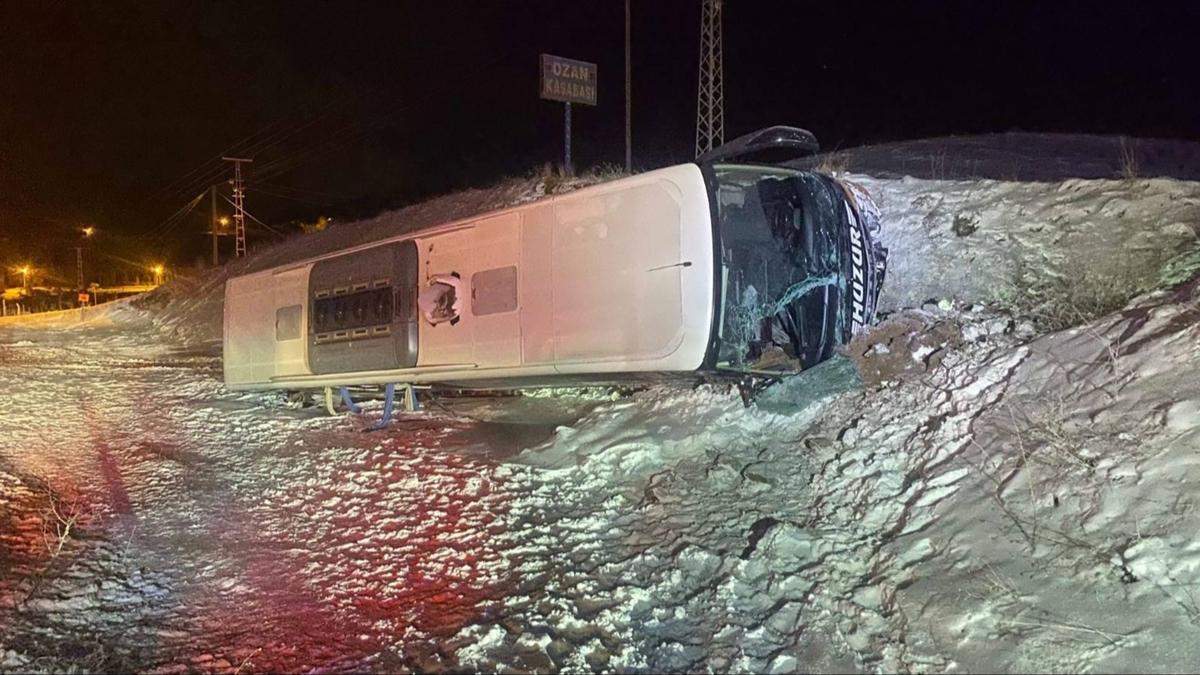 Yozgat'ta yolcu otobs devrildi! Yarallar var...