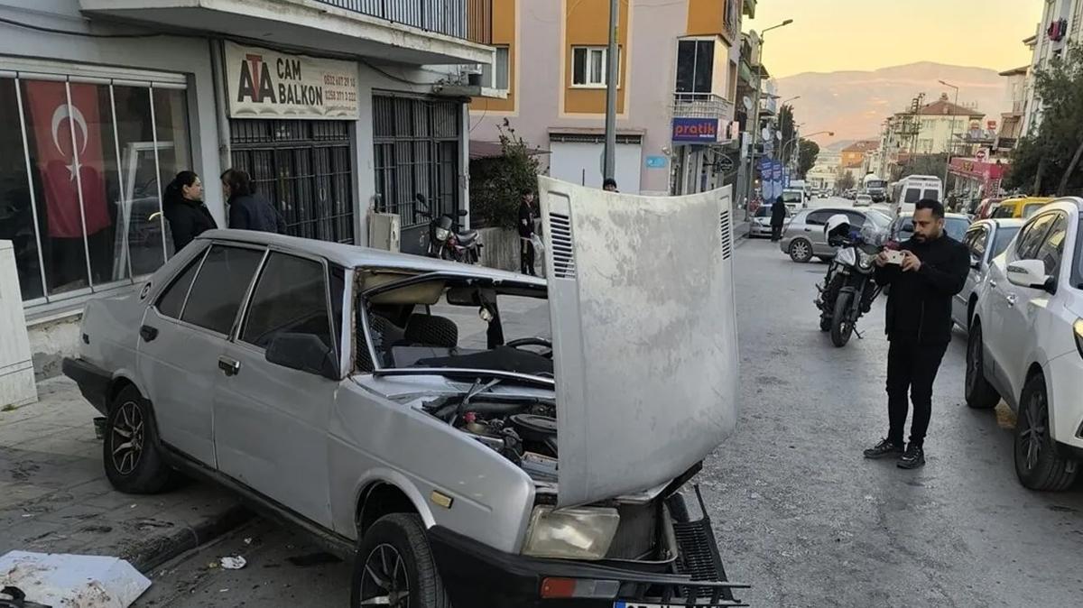 Denizli'de korkun kaza: Otomobil ile polis arac arpt