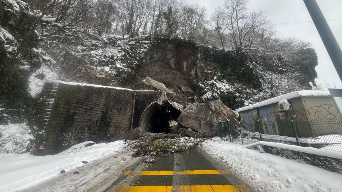 Karadeniz Sahil Yolu'nda heyelan! AFAD ekipleri inceleme balatt