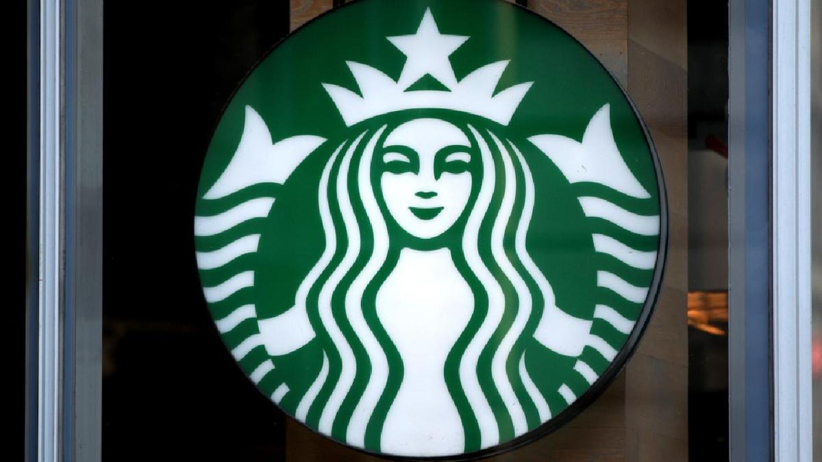 Starbucks 1000'den fazla kiiyi iten karma karar ald