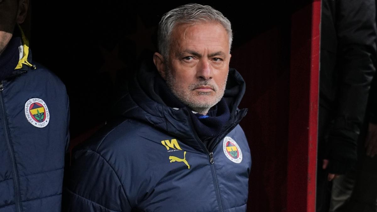 Fenerbahe'den Mourinho aklamas! "Szleri arptld"