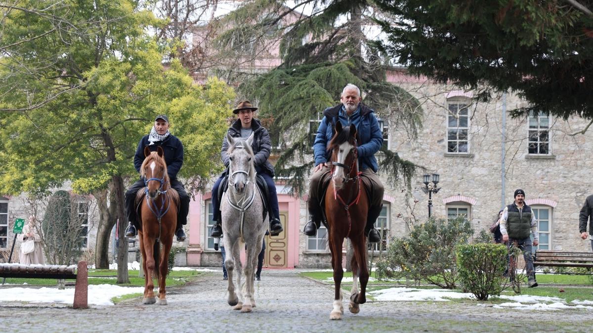 spanya'dan Mekke'ye at srtnda hac yolculuu