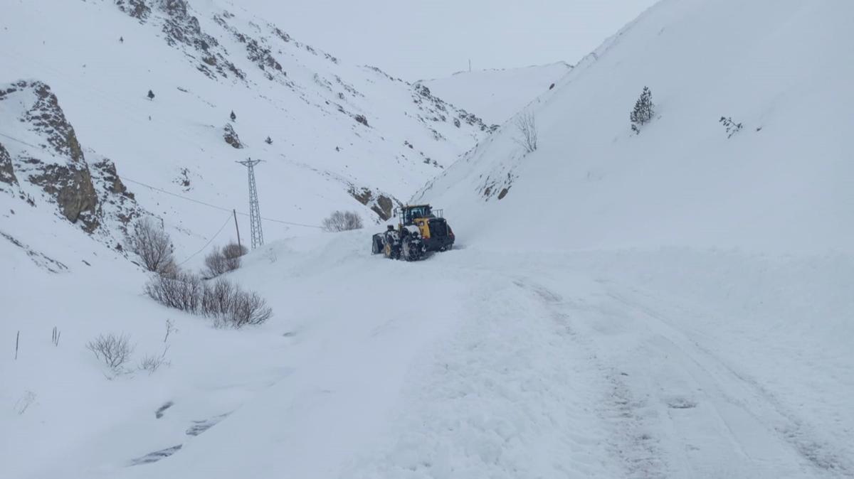 Karadeniz'de k ar geiyor: 824 yerleim yolu kapand