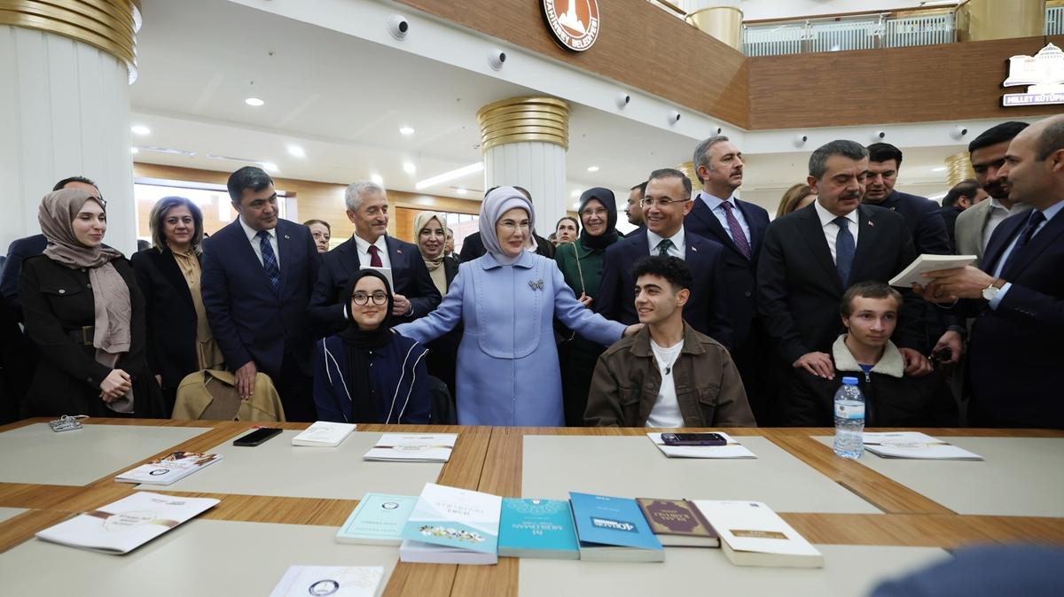 Emine Erdoan, Gaziantep'te ahinbey Millet Ktphanesini ziyaret etti