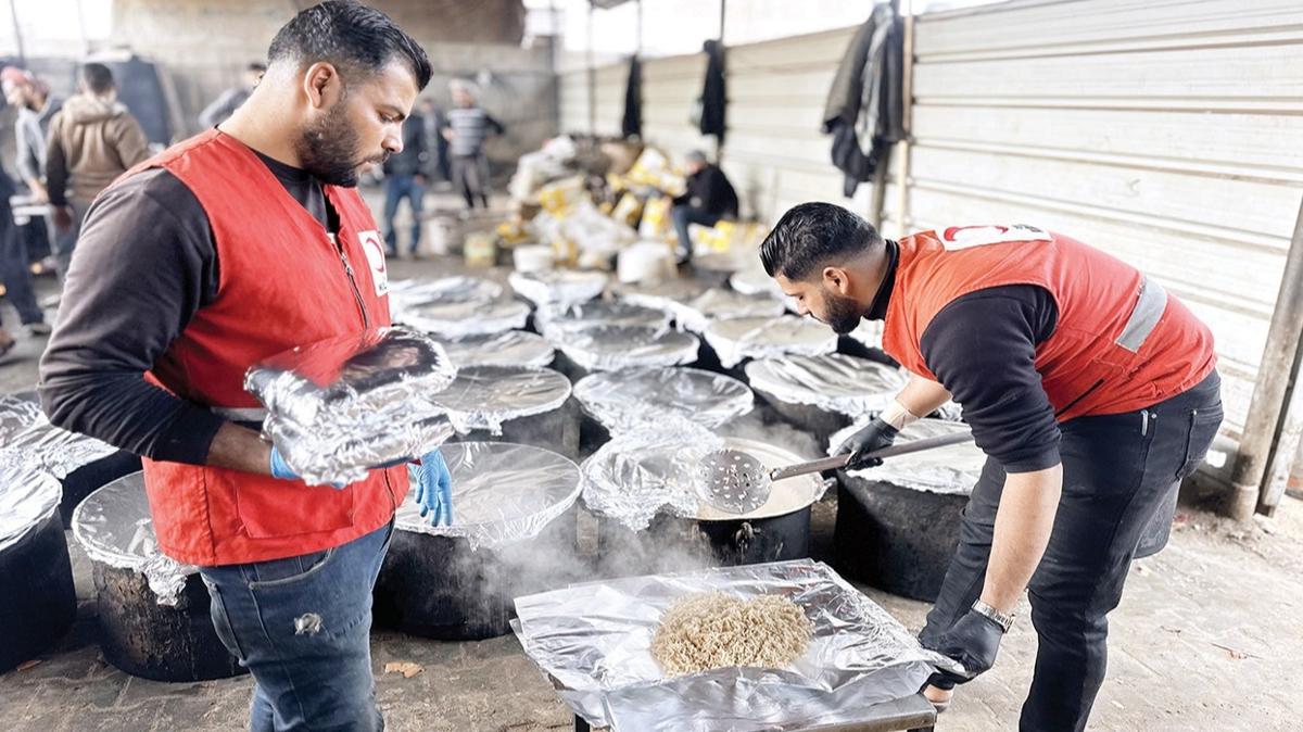 ftar sofras mazlumlar iin kurulacak... Trkiye Gazze iin el ele