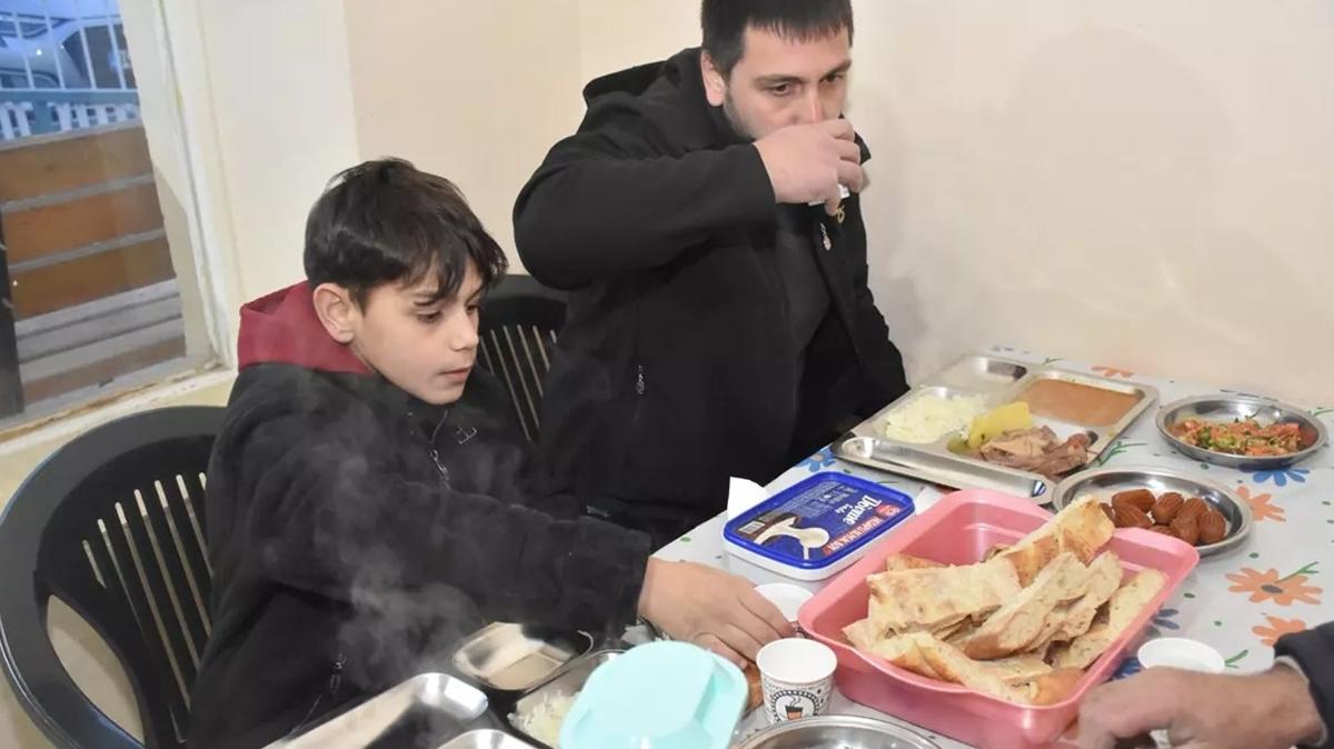 21 yllk gelenek! Bu kyde yoldan geene iftar cretsiz