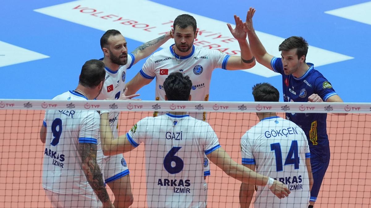 Arkas Spor evinde set vermeden kazand