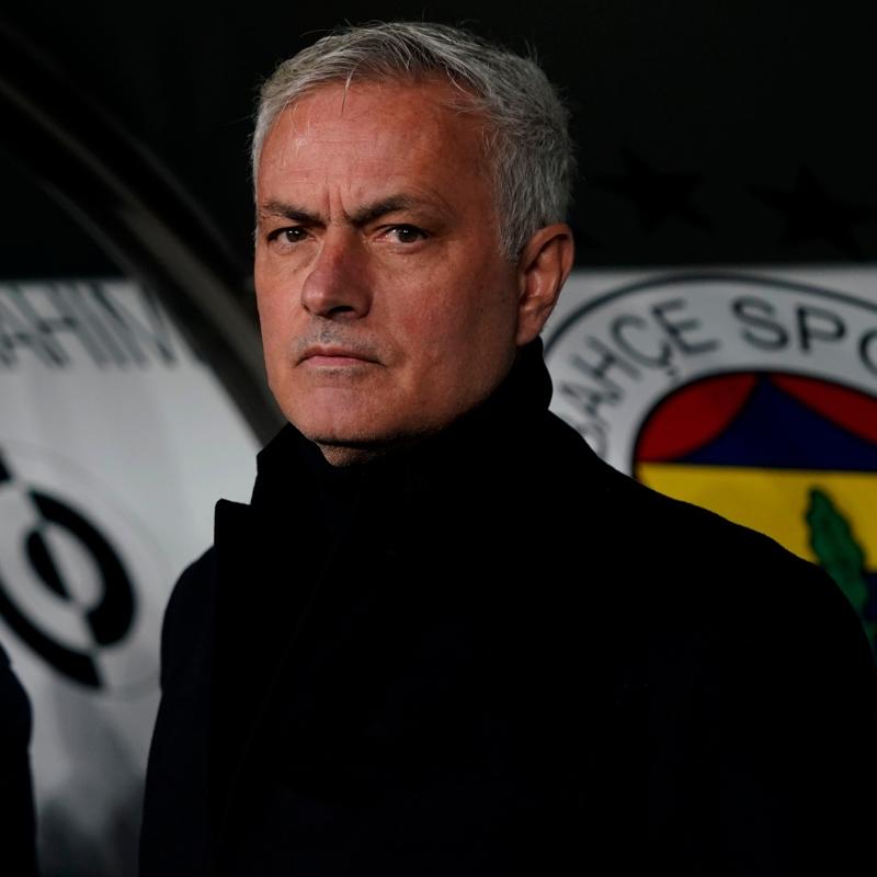 Fenerbahe tribnnden Mourinho'ya destek