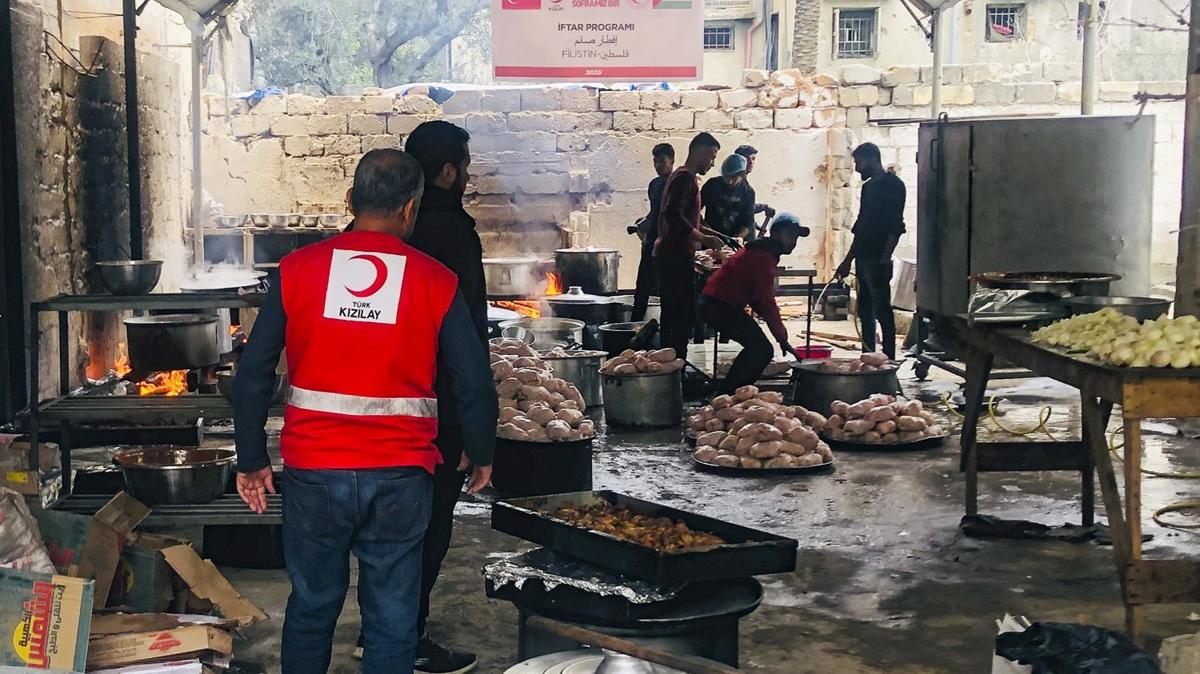 Trk Kzlay'  Gazze'de 900 bin kiilik iftarlk datacak