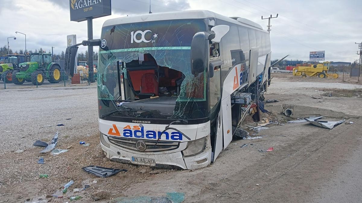 Ankara'da yolcu otobs bariyerlere arpt
