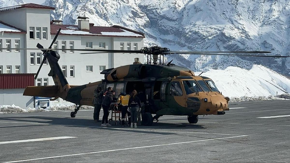 Hakkari'de rahatszlanan hamile kadn, askeri helikopterle hastaneye gtrld