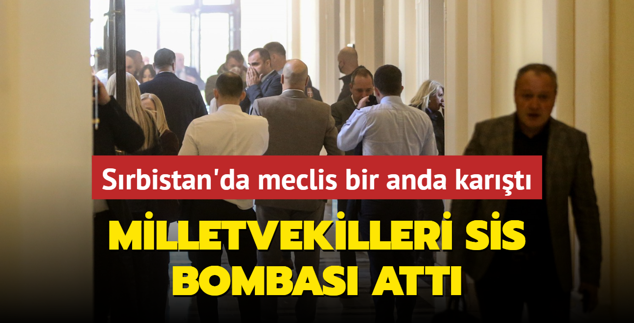 Srbistan'da meclis bir anda kart: Milletvekilleri sis bombas att