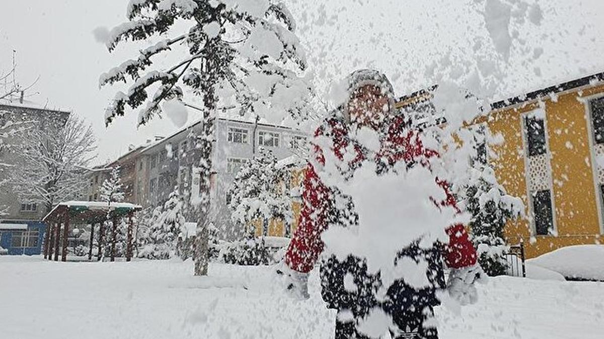 Sert hava koullar nedeniyle drt ilde eitime kar engeli