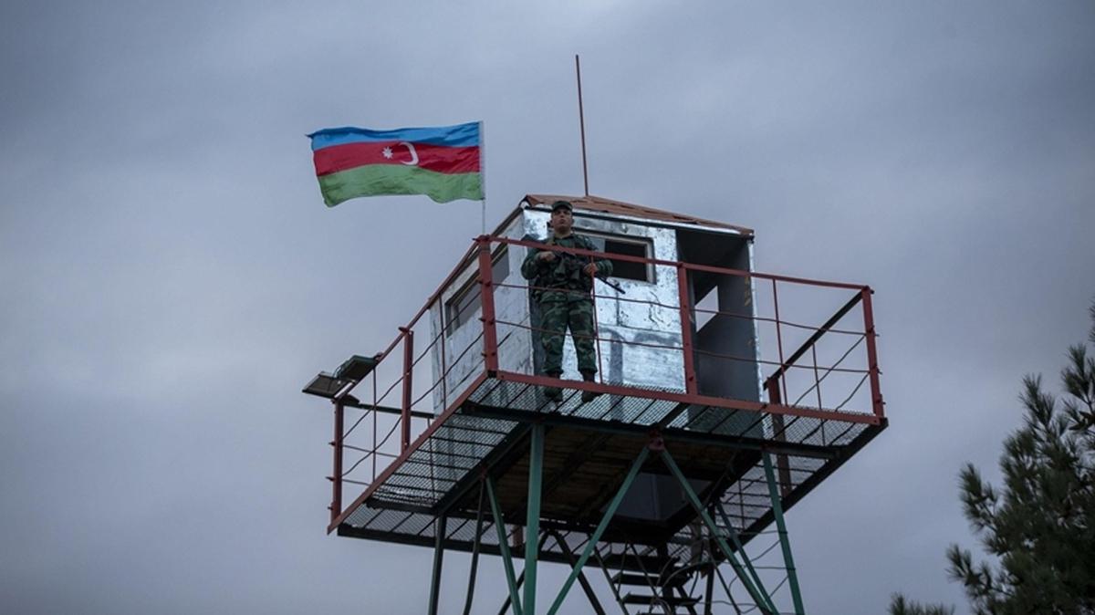 Ermenistan, Azerbaycan mevzilerine ate at