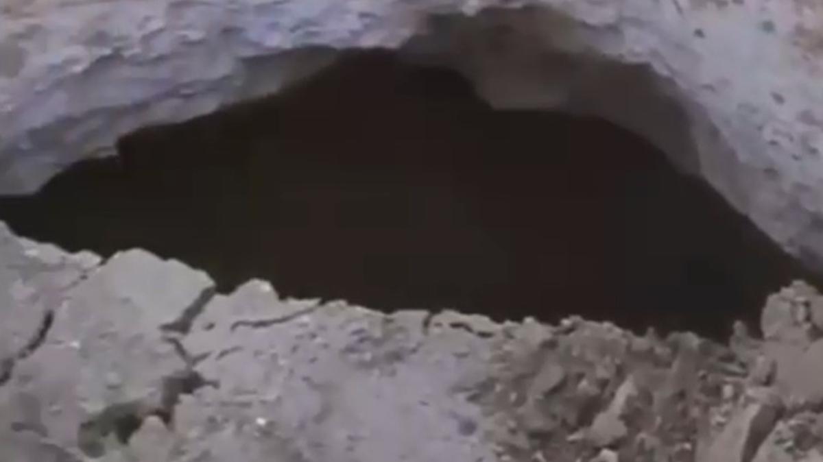 Aksaray'da 7 metrelik obruk olutu